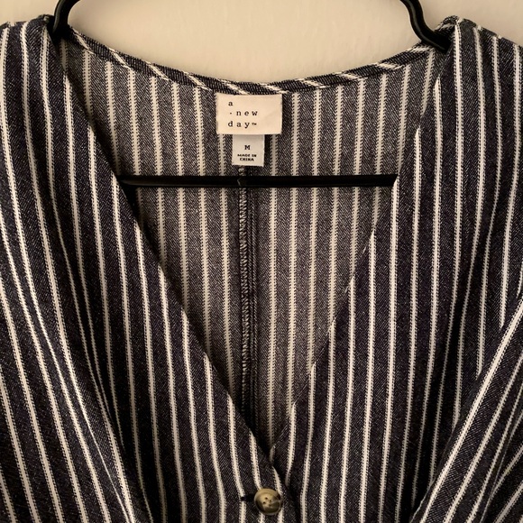 A New Day - button down v neck top with belt  Sz M - Picture 2 of 3